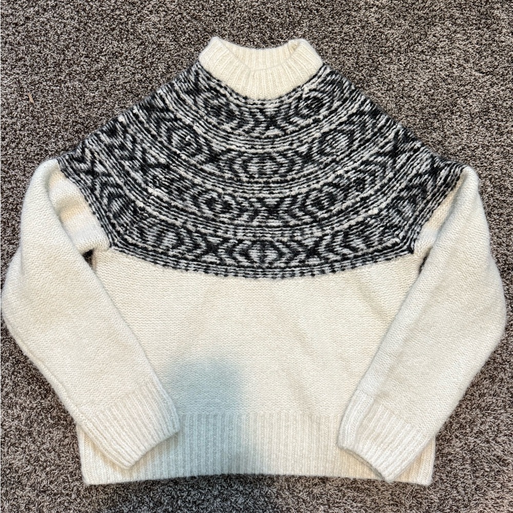 Nordic style mockneck H&M sweater - size xs